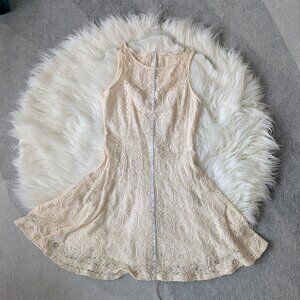 BB DAKOTA Lace Dress Fit & Flare Sleeveless Round Neck Zip Cream Lined Sz 6